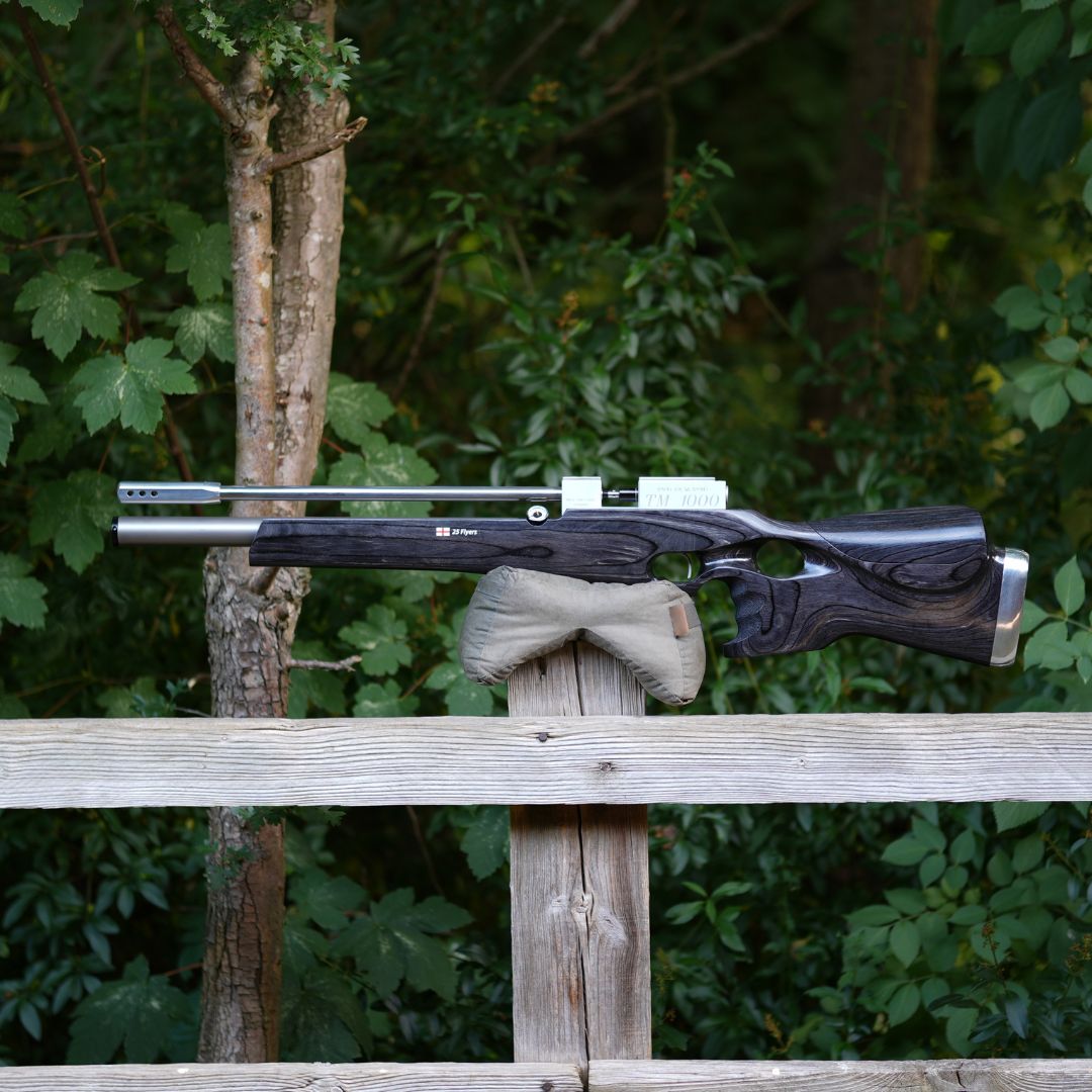 RAW TM1000 THUMBHOLE BLACK LAMINATE .177