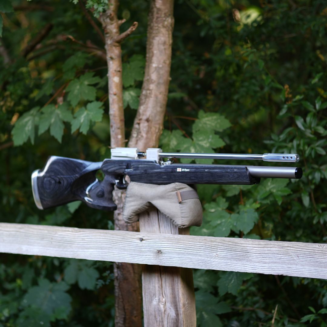 RAW TM1000 THUMBHOLE BLACK LAMINATE .177
